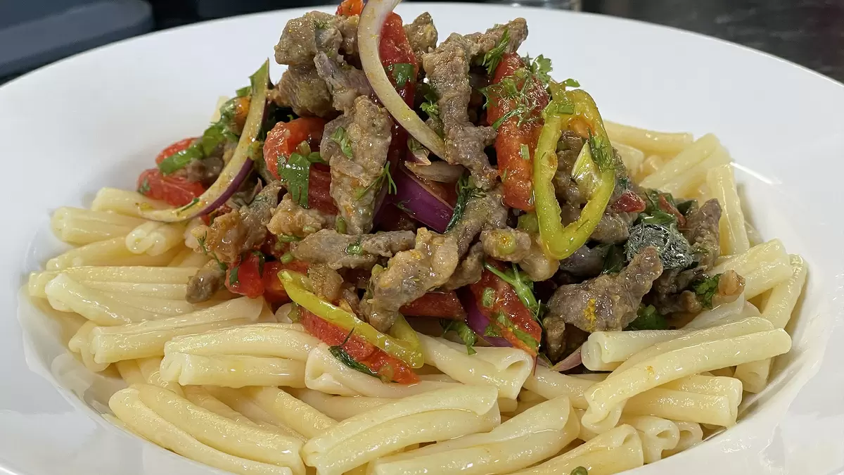 Нежная говядина с макаронами: простое и вкусное решение для ужина