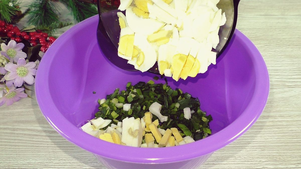 Как быстро приготовить заливной пирог с яйцом и зелёным луком